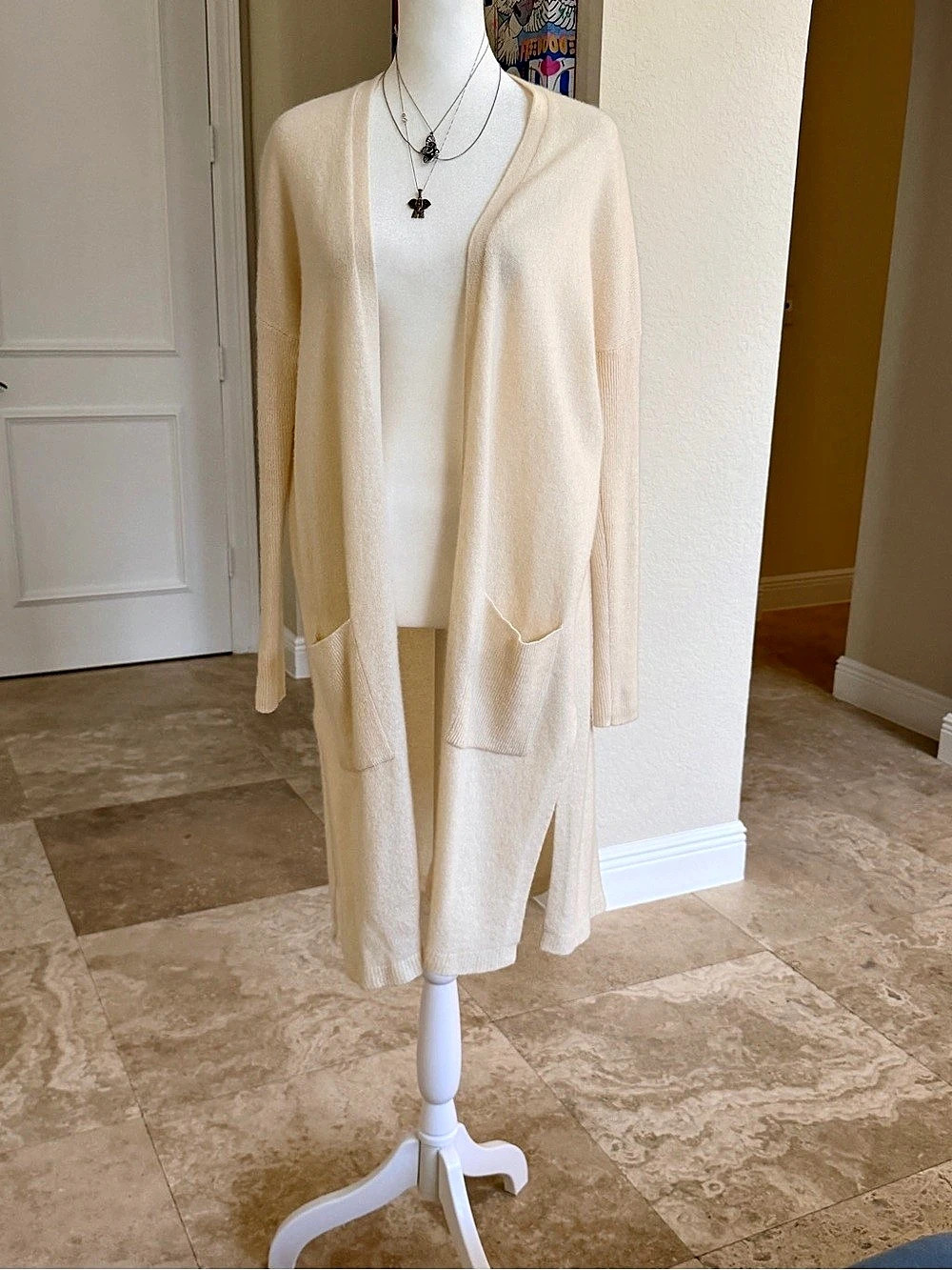 Saks Fifth Avenue Cashmere Cardigan in Cream Size Small Like New